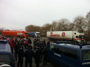 Camioanele Die Johanniter se strâng în vamă